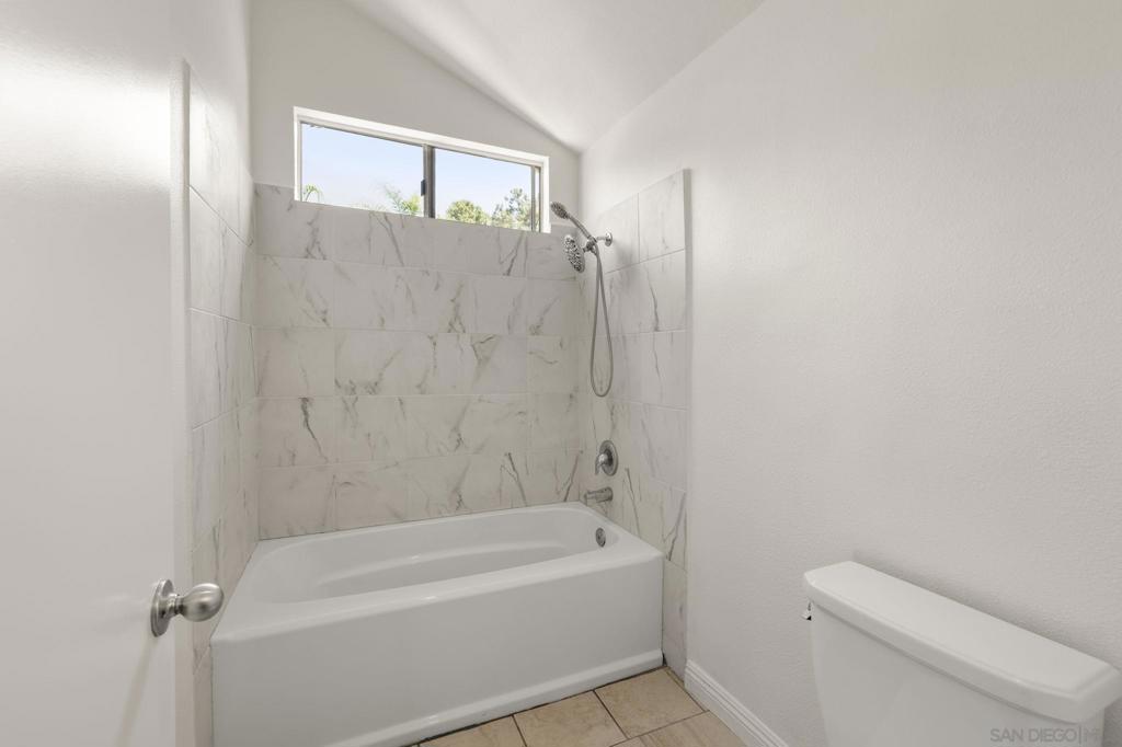 https://media.crmls.org/mediaz/05d86d45-13ae-4e7c-86dc-b33364bfc8d3.jpg?preset=X-Large