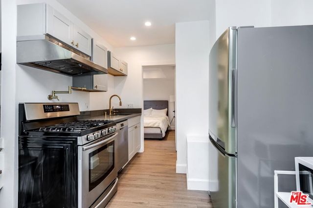 9622 Highland Gorge Drive, Beverly Hills CA: https://media.crmls.org/mediaz/05d9ad4a-edd5-4a2a-8fa3-b2e679c11894.jpg
