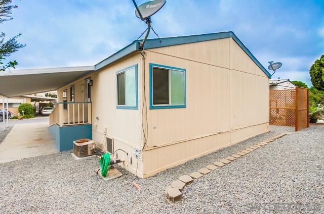 1010 E Bobier, Vista CA: https://media.crmls.org/mediaz/05d9be95-dbb2-434f-b51b-f377192febbe.jpg