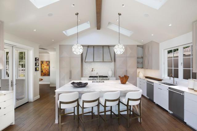 1661 University Avenue, Palo Alto CA: https://media.crmls.org/mediaz/05da2f09-90bd-42eb-8801-3e0faf997aed.jpg