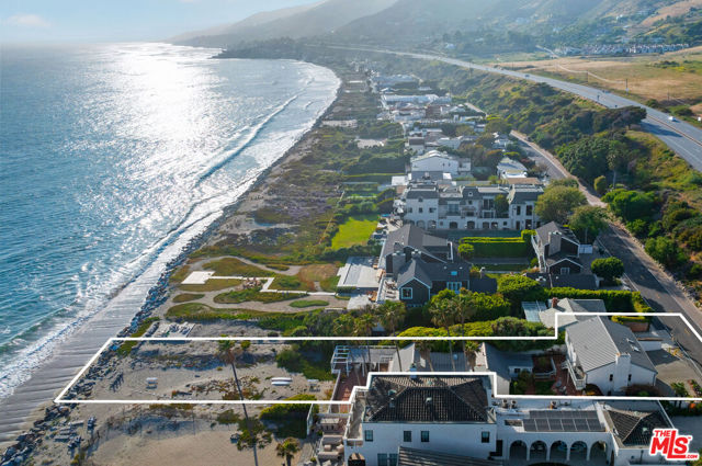 30830 Broad Beach Road, Malibu CA: https://media.crmls.org/mediaz/05da4aae-1ab4-461b-8beb-813d7c4afd5b.jpg