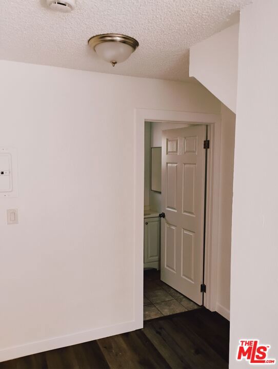 https://media.crmls.org/mediaz/05db0e0f-a394-482c-82bd-0e0c226b27c0.jpg?preset=X-Large
