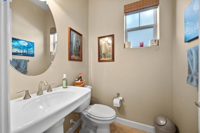 9779 Reimers Way, Dublin CA: https://media.crmls.org/mediaz/05db4652-c3a3-44ec-91d0-9a82d44df55d.jpg