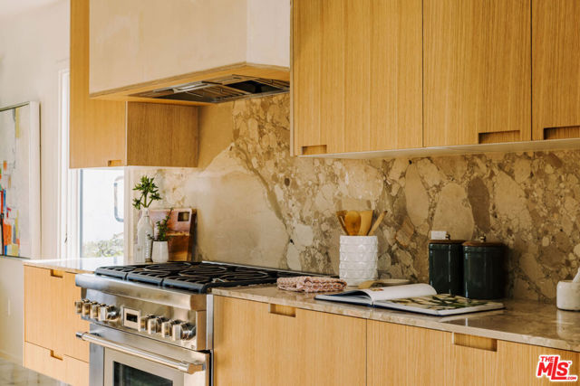 5168 Emporia Avenue, Culver City CA: https://media.crmls.org/mediaz/05db4c91-fd17-442c-be2c-f52e76554a88.jpg