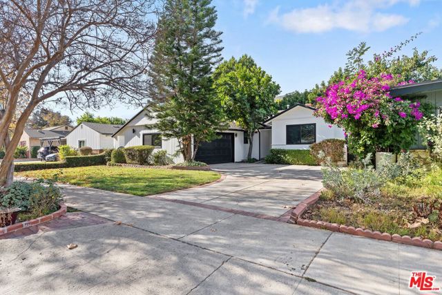 5413 Halbrent Avenue, Sherman Oaks CA: https://media.crmls.org/mediaz/05db54e7-4960-4d5c-9146-8e15ab196341.jpg