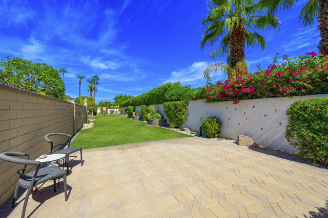 66 Dartmouth Drive, Rancho Mirage CA: https://media.crmls.org/mediaz/05dbb2bb-868a-4039-bfd3-abeb48940335.jpg