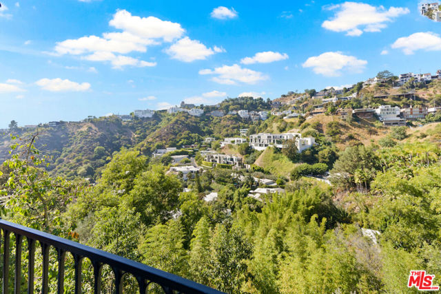 1923 Sunset Plaza Drive, Los Angeles CA: https://media.crmls.org/mediaz/05dc1b20-921c-443e-9b84-068501d37c78.jpg