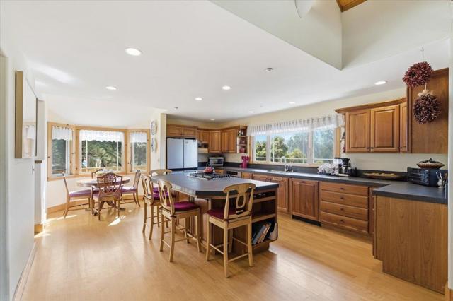 1175 Eagle Hill Road, Royal Oaks CA: https://media.crmls.org/mediaz/05dc2647-1ace-48e6-9c83-ef38a3eb8549.jpg