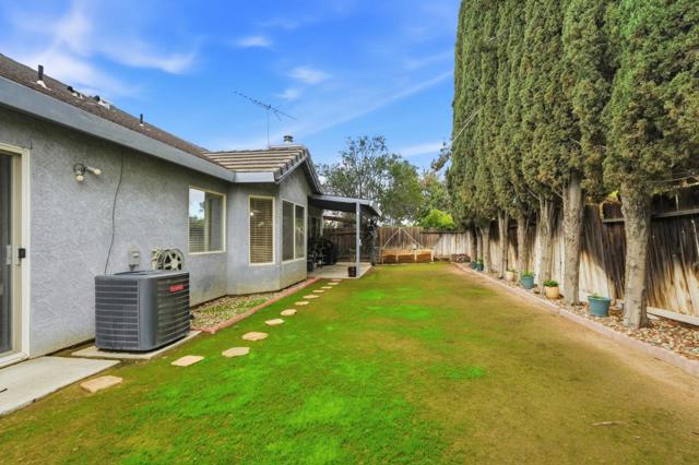 1883 College Greens Drive, Los Banos CA: https://media.crmls.org/mediaz/05dc8b74-194d-4437-8b4a-754a2a41176c.jpg