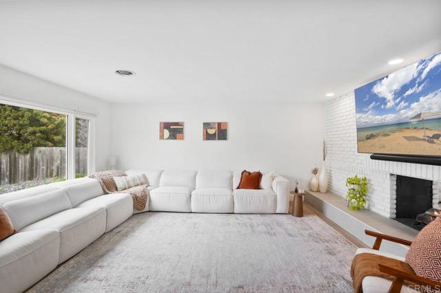 7255 Volta Court, San Diego CA: https://media.crmls.org/mediaz/05dce889-cbc8-4d24-9bf9-db65596736bc.jpg