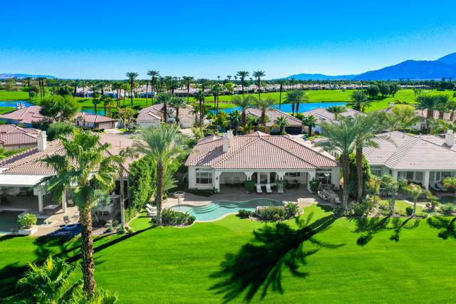 51075 Marbella Court, La Quinta CA: https://media.crmls.org/mediaz/05de87c5-55f9-44a0-931c-e6053d56d7be.jpg