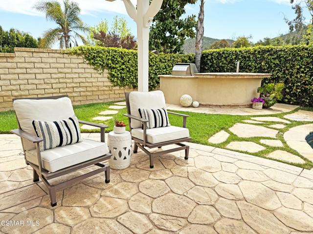 4950 Via Aurora, Newbury Park CA: https://media.crmls.org/mediaz/05de8c33-806f-4194-b75f-c2a7b8a1309a.jpg