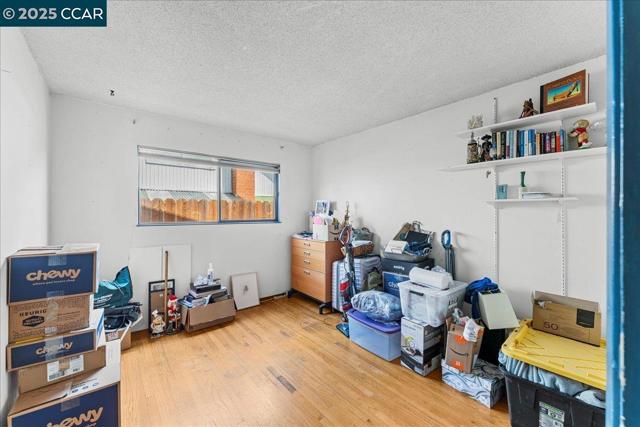 885 Tara Hills Dr, Pinole CA: https://media.crmls.org/mediaz/05dfd783-f7ca-41e2-82cd-5ba4f15e399b.jpg