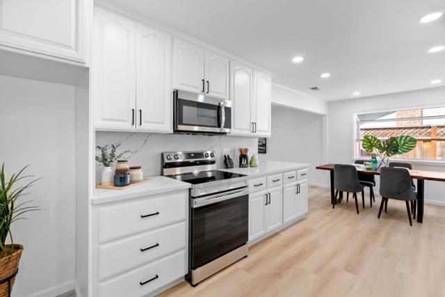 5571 Sunny Oaks Drive, San Jose CA: https://media.crmls.org/mediaz/05e0195d-f51f-4c43-8f57-889bbefce088.jpg