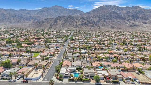 53945 Eisenhower Drive, La Quinta CA: https://media.crmls.org/mediaz/05e03b3f-f5b3-4332-aabb-5de52a45e513.jpg