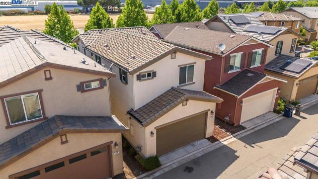 218 Stratus Cmn, Livermore CA: https://media.crmls.org/mediaz/05e03b70-200f-49db-b85f-8258a5cb212d.jpg