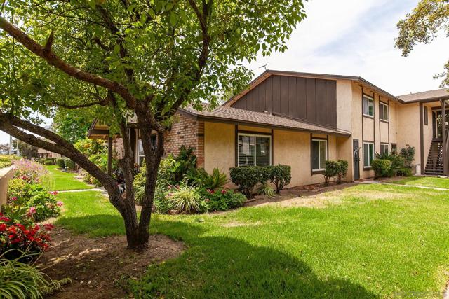 9952 N Magnolia Ave, Santee CA: https://media.crmls.org/mediaz/05e057a7-dab2-4005-b090-ff6bec77d774.jpg