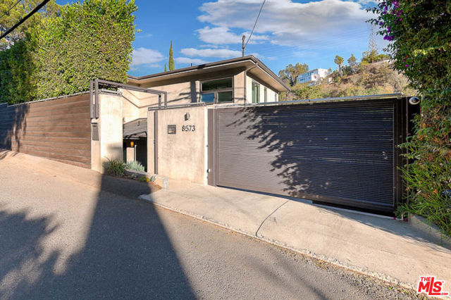 8573 Appian Way, Los Angeles CA: https://media.crmls.org/mediaz/05e07761-f58a-4dcb-9bab-df60c84696c3.jpg
