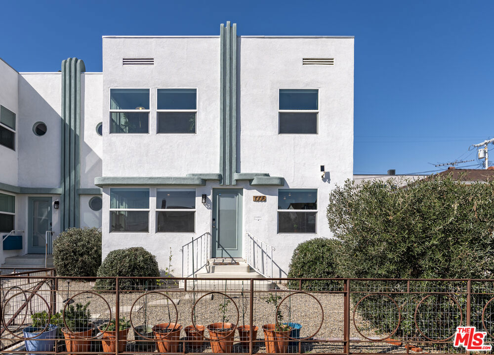 1005 N Alexandria Avenue