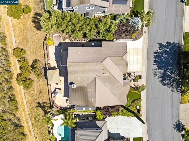 1023 Pebble Beach Dr, Clayton CA: https://media.crmls.org/mediaz/05e0c2ed-2f4f-47fc-bca9-65a3c24e8b56.jpg
