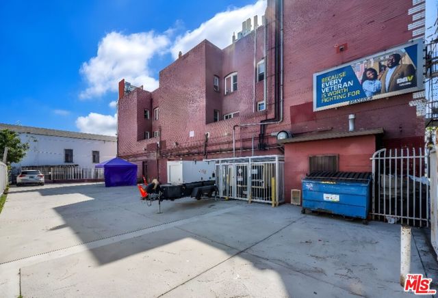 5734 S Broadway, Los Angeles CA: https://media.crmls.org/mediaz/05e0cc83-0eb9-486f-ab84-f13e3df57a3e.jpg