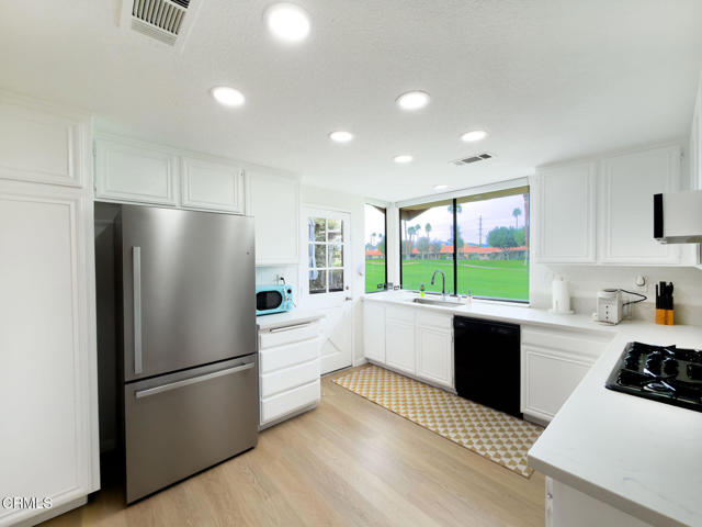 Detail Gallery Image 15 of 28 For 314 Villena Way, Palm Desert,  CA 92260 - 2 Beds | 2 Baths