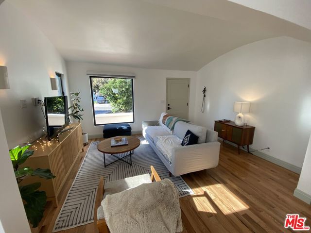 3026 Farmdale Avenue, Los Angeles CA: https://media.crmls.org/mediaz/05e1826e-38d8-4955-9698-bb1900645e78.jpg