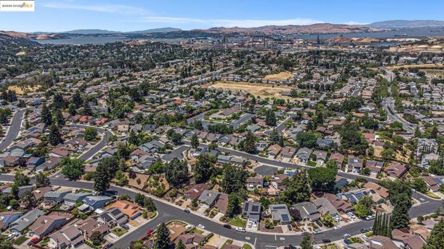 1039 Village Oaks Drive, Martinez CA: https://media.crmls.org/mediaz/05e18bef-fe97-4b0f-aa04-226a25d1ddf9.jpg