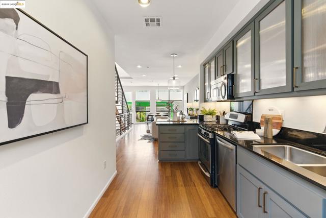 1213 67Th St, Oakland CA: https://media.crmls.org/mediaz/05e1abbd-d862-4acb-bd47-4034d89a42c4.jpg