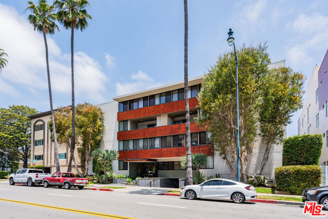 262 Crescent Drive, Beverly Hills, California 90210, 2 Bedrooms Bedrooms, ,2 BathroomsBathrooms,Condominium,For Sale,Crescent,24404375