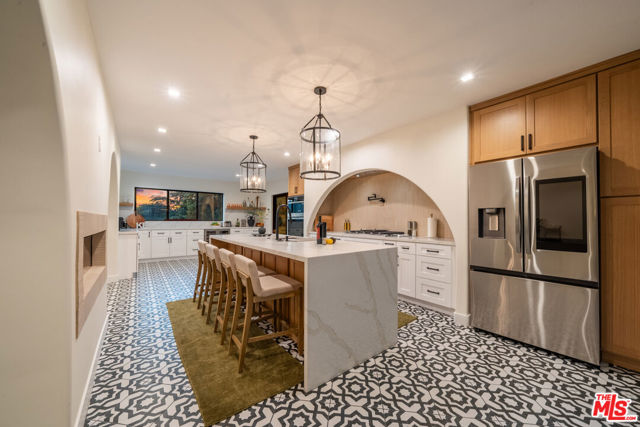 3236 Primera Avenue, Los Angeles CA: https://media.crmls.org/mediaz/05e1e919-98ee-4a73-b532-f7c169532a7b.jpg