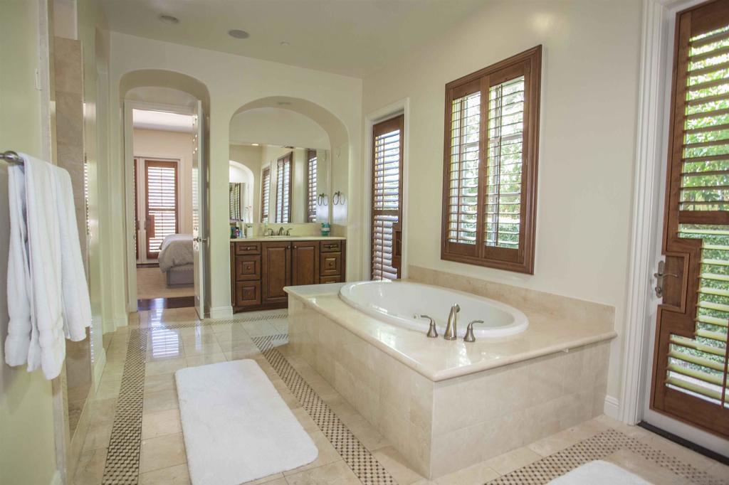 MLS #250040381SD image #17