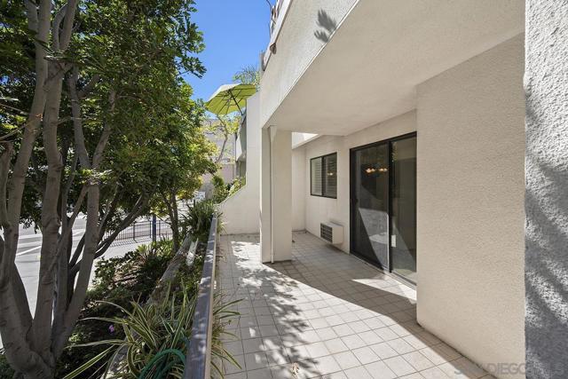701 Kettner Blvd, San Diego CA: https://media.crmls.org/mediaz/05e28ebf-f1fc-465a-bb80-6aa5f56ea6cb.jpg