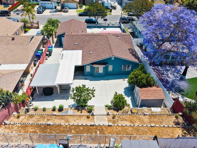 240 Ledgewood Ln, San Diego CA: https://media.crmls.org/mediaz/05e2cc7b-e83a-4652-9433-77b443dc8967.jpg