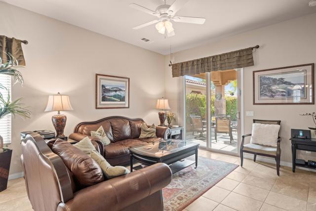 81673 Avenida Alturas, Indio CA: https://media.crmls.org/mediaz/05e2f289-75ca-4ba3-9564-fd0d2df0547b.jpg