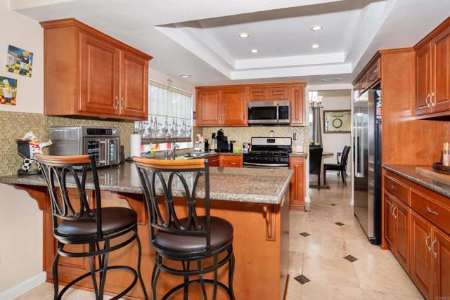 Detail Gallery Image 8 of 30 For 767 Rivertree Dr, Oceanside,  CA 92058 - 5 Beds | 3 Baths