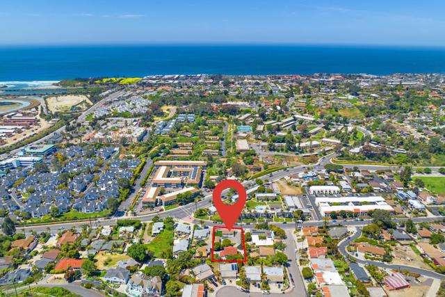 Detail Gallery Image 3 of 16 For 838 Valley Ave, Solana Beach,  CA 92075 - 2 Beds | 2/1 Baths