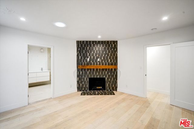 4122 S Bronson Avenue, Los Angeles CA: https://media.crmls.org/mediaz/05e3f7aa-2550-440e-843f-69e7adaa8774.jpg