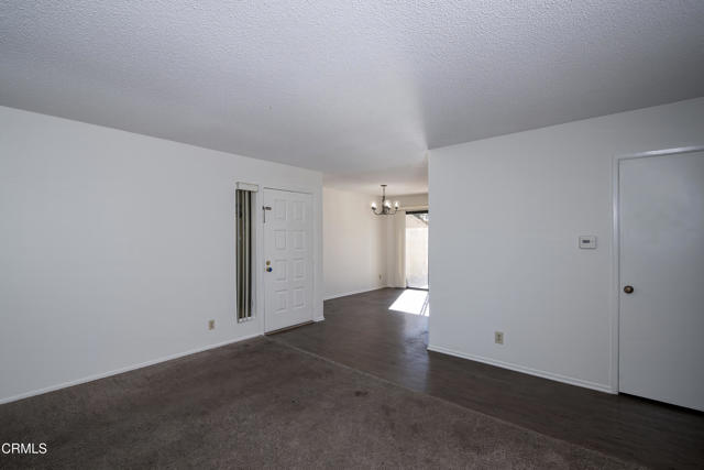 Detail Gallery Image 6 of 17 For 307 Oakwood St, Ventura,  CA 93001 - 2 Beds | 1/1 Baths