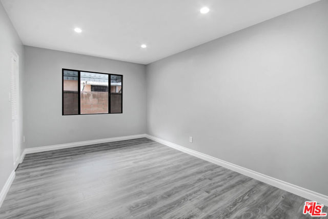 17812 Blythe Street photo 7