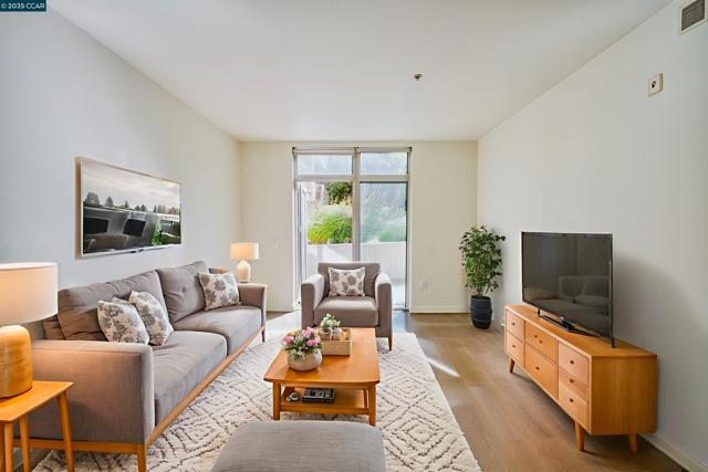 2655 Bush, San Francisco CA: https://media.crmls.org/mediaz/05e48d94-58d3-4eb2-9024-1d84b95eaafe.jpg