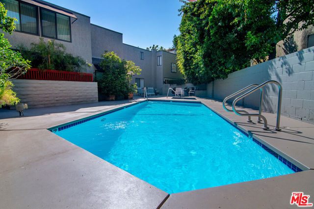 1621 Hilts Avenue, Los Angeles CA: https://media.crmls.org/mediaz/05e4b63a-8777-4ac2-b338-6ddd457666f0.jpg
