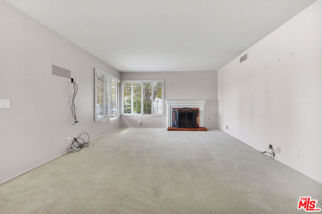 13480 Laurelhurst Road, Moorpark CA: https://media.crmls.org/mediaz/05e59c30-d1ca-4074-94e8-aaaef60e2cbb.jpg