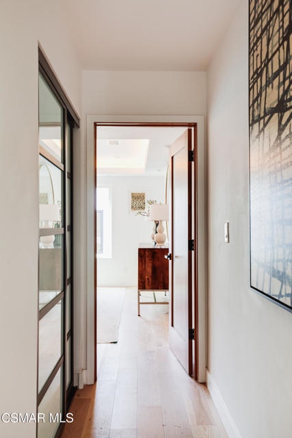 14322 W Collins Street, Sherman Oaks CA: https://media.crmls.org/mediaz/05e6a072-ccc5-4435-852e-08c00e7d158b.jpg