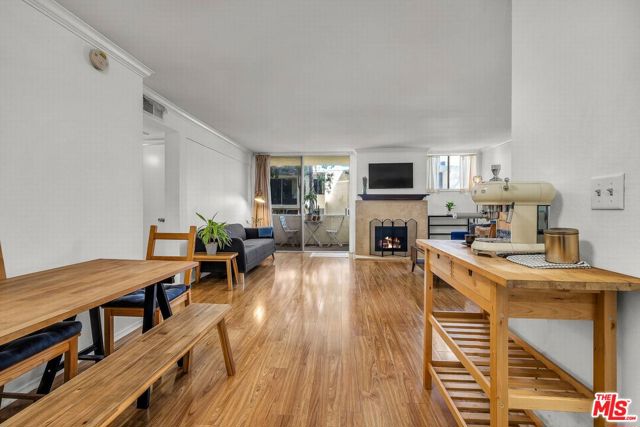 5325 Newcastle Avenue, 223 photo 7