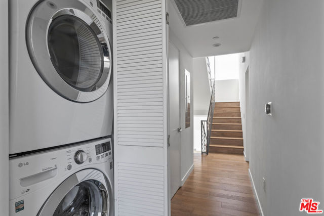 944 N Stanley Avenue, West Hollywood CA: https://media.crmls.org/mediaz/05e7a1e6-4a8c-4621-a9a2-891763652127.jpg
