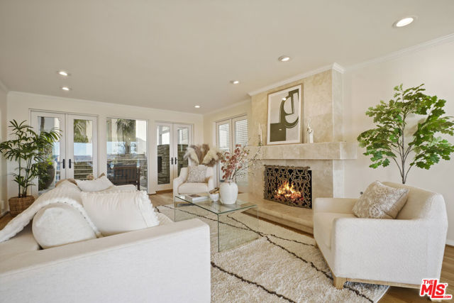 26908 Malibu Cove Colony Drive, Malibu CA: https://media.crmls.org/mediaz/05e7acb4-5f4e-47be-8322-e06c6f354e55.jpg