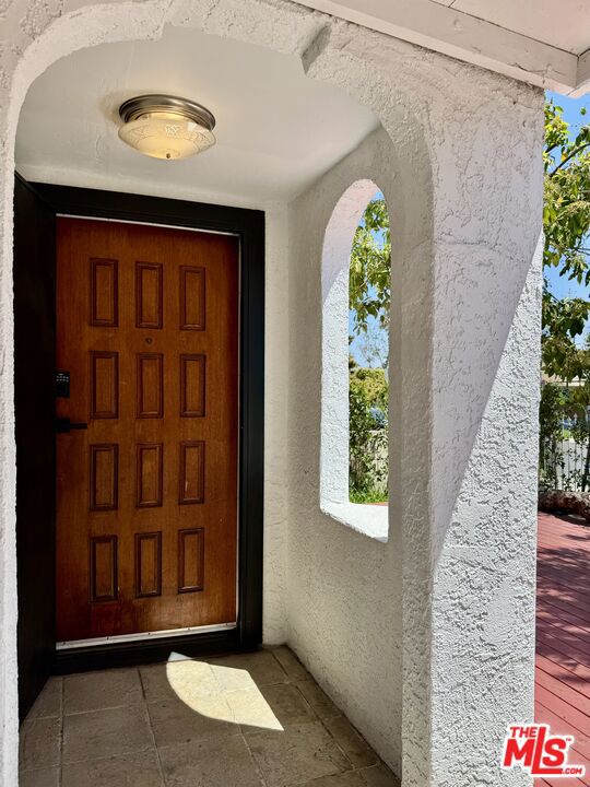 2927 S West View Street, Los Angeles CA: https://media.crmls.org/mediaz/05e7c951-5331-4a62-8e67-dd7a9664b082.jpg