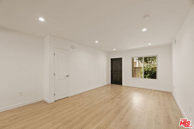 751 N Alfred Street, Los Angeles CA: https://media.crmls.org/mediaz/05e7f436-d369-4140-a2ec-a0e024ddba3b.jpg