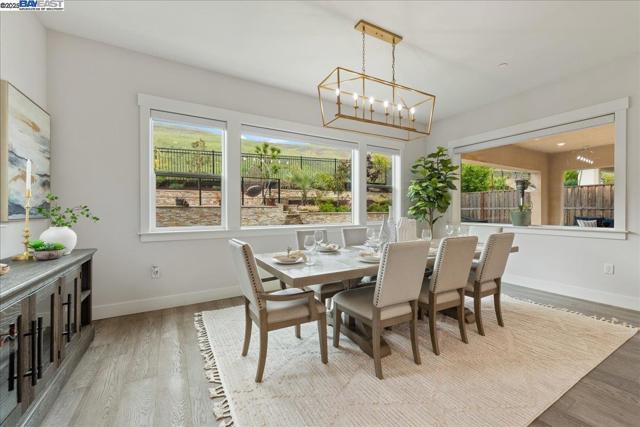 7259 Lembert Hills Dr, Dublin CA: https://media.crmls.org/mediaz/05e827f6-024d-4d09-b718-de01d4e9f17a.jpg